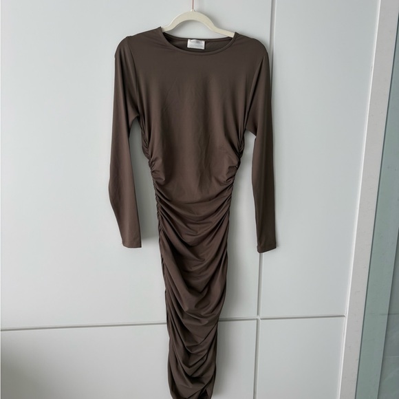Seven Sisters Taupe Ruched Long Sleeve Midi Dress – Size S (Stretchy) - Picture 3 of 8
